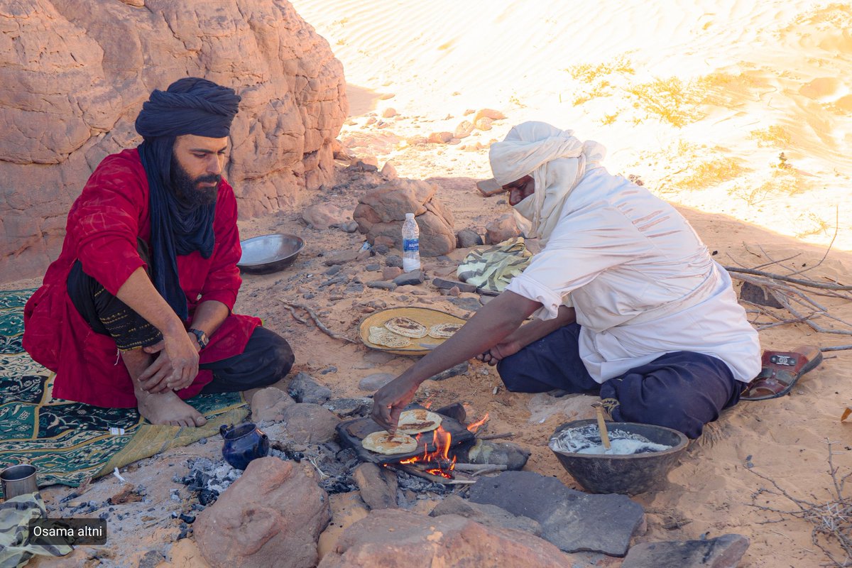 osamathini's tweet photo. مهما تطور العالم لاشيئ اجمل من البساطة وراحة البال .. 🇱🇾🌵
#Libyan_Tuareg #Libya_desert #Desert_life https://t.co/qHMCFHBope