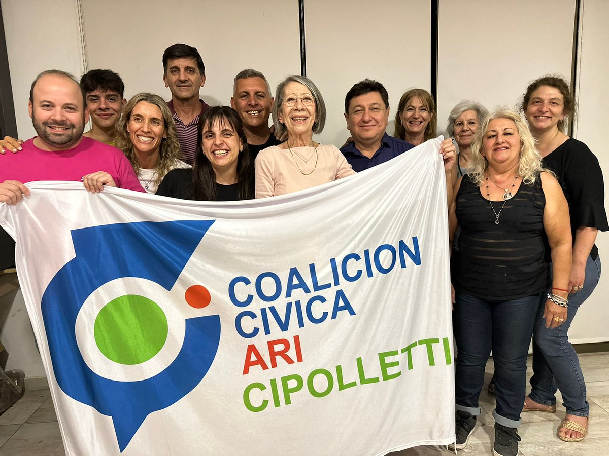 Nos reunimos con la CC-ARI de Cipolletti para brindar apoyo a nuestros concejales <a href="/manonellesmajo/">María José Manonelles</a> y <a href="/langowskioscar/">Oscar Langowski</a> en esta etapa que recién comienza. Somos un EQUIPO y desde la Legislatura vamos a trabajar codo a codo! #CCARI <a href="/ccari_rn/">CC-ARI Rio Negro</a> <a href="/ccari_ok/">Coalición Cívica ARI</a> 💪