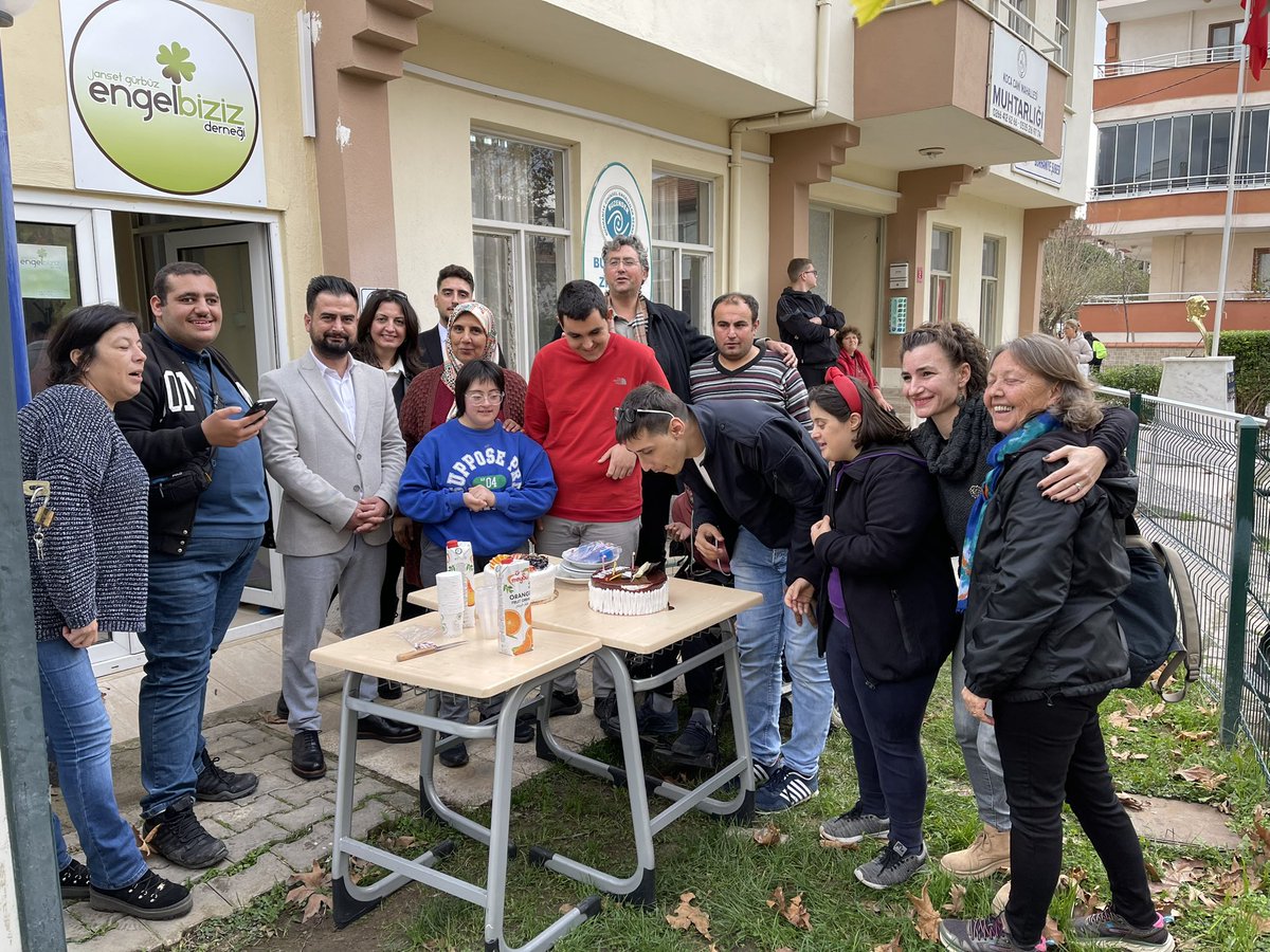 avugurcetin's tweet photo. Burhaniyemizde dostlarımızla kurduğumuz Kankolar grubumuzun kutlamasını yaptık. Adil Yaşam mümkün. https://t.co/l1SFxL2t9F