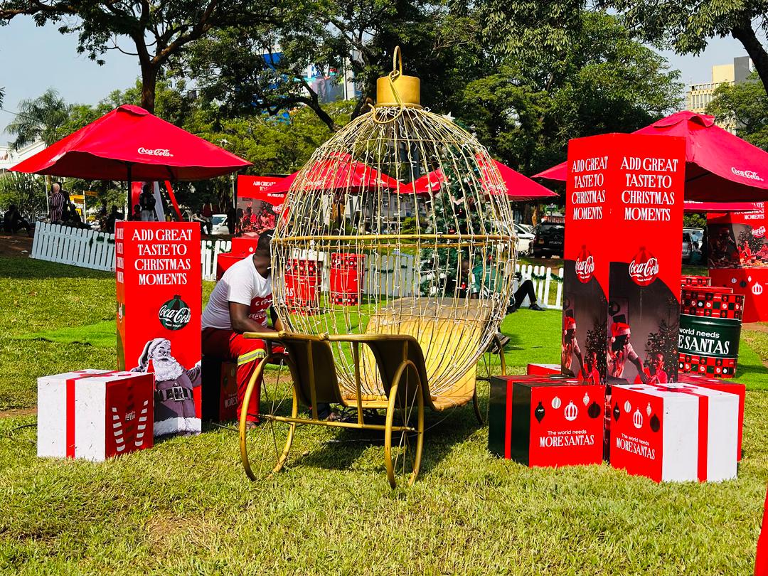 thekingsmanUG's tweet photo. All the world is happy when Santa Claus comes

Coca cola is here to add a great taste to your festive season 🎉🎉🎉
#CocaColaChristmas | @CocaColaBevUg https://t.co/CDaZdxTkLF