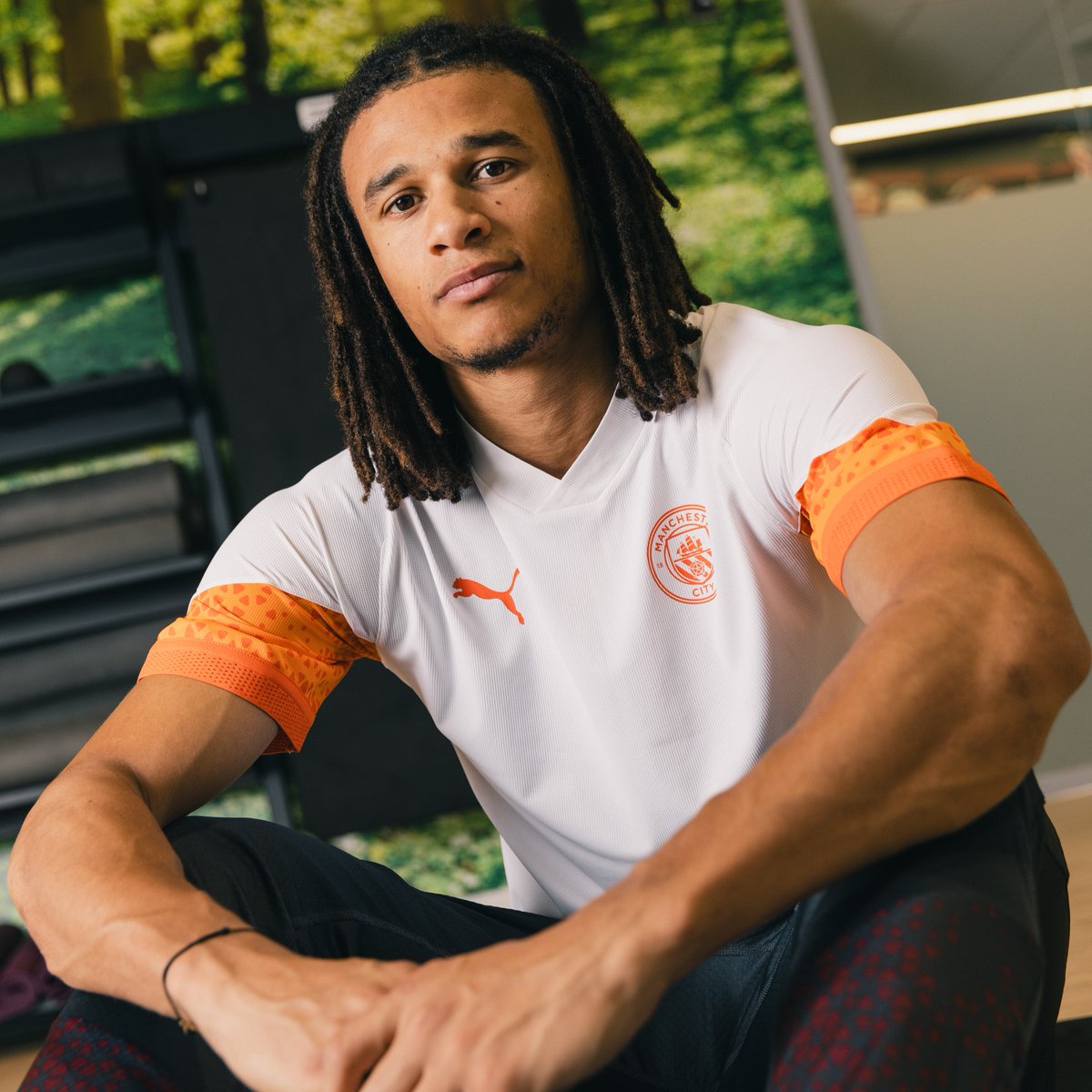 ManCity's tweet photo. New @pumafootball Training and Travel range incoming! 👕🔥 https://t.co/LrKbMlfoq1