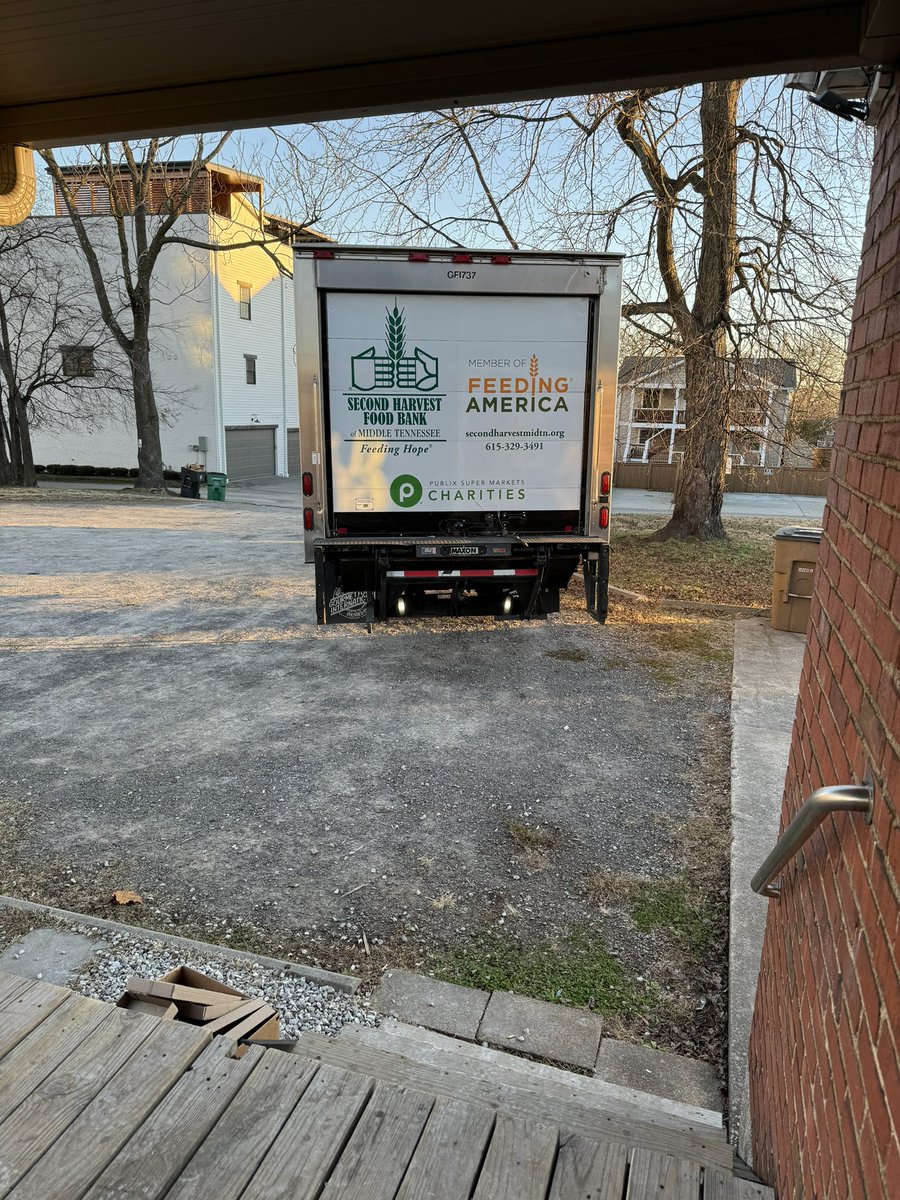 The truck is here now let’s get this food bank restocked and help some folks eat and remember always be kind and help someone even if it’s just be polite @HONashville #secondharvestfoodbankofmiddletn #BeKindAlways #HelpFolksLive2023