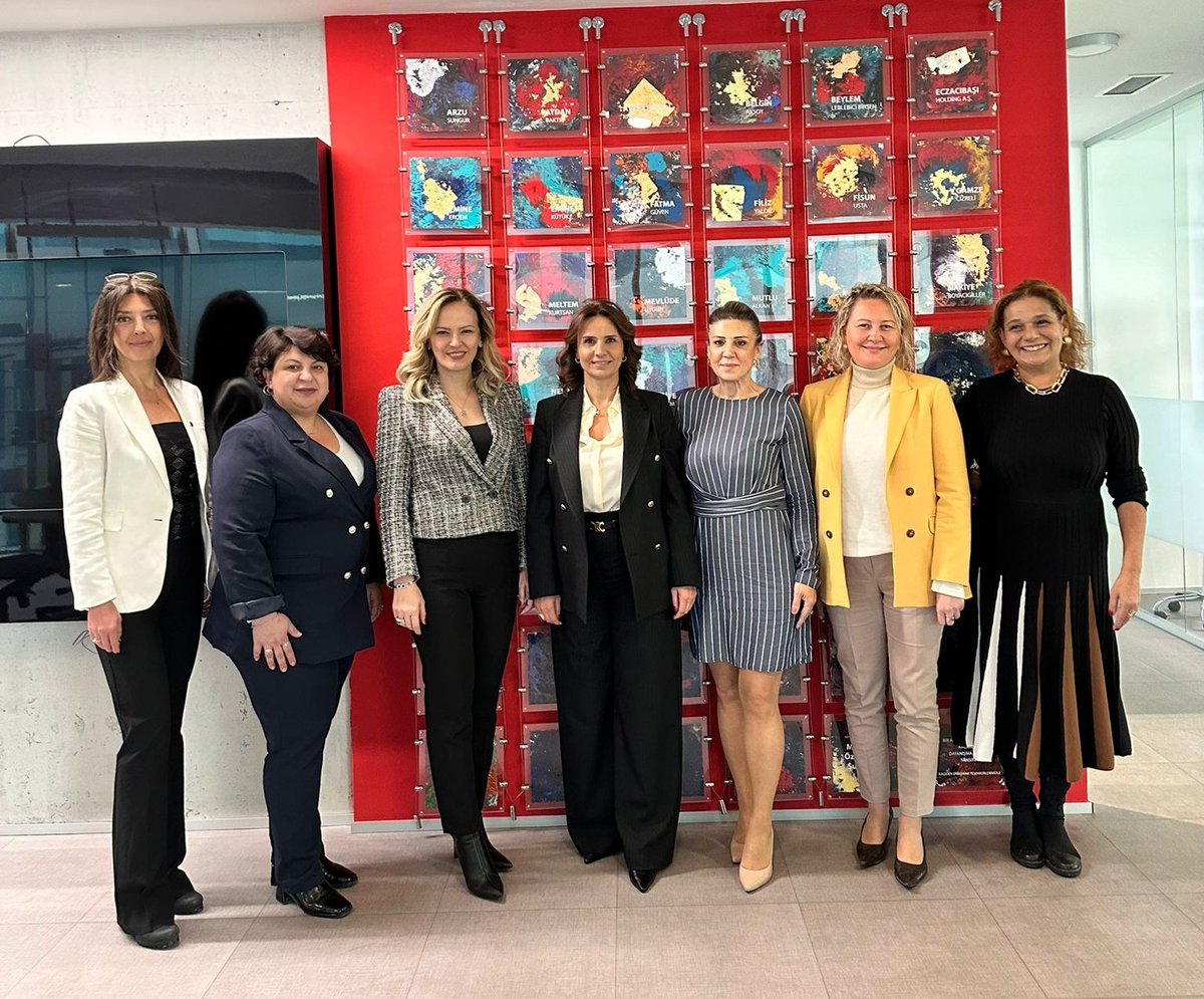 Girişimci İş Kadınları Federasyonu Başkanı Oya Eroğlu, KAGİDER Başkanı Esra Bezircioğlu'nu KAGİDER merkezinde ziyaret etti. @gifedfederasyon @BezirciogluEsra