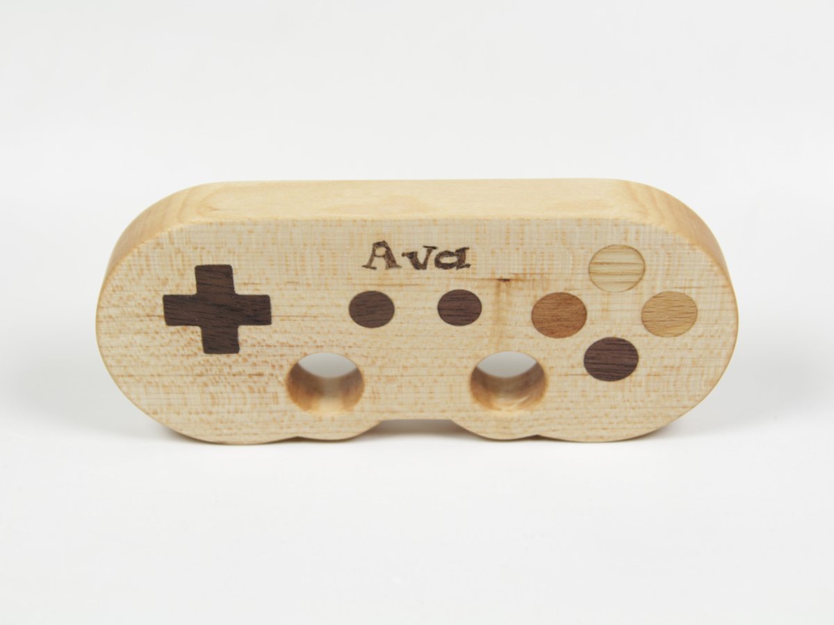 VanAlphenStudio's tweet image. A new controller teether I just finished in hard maple.

#Woodcraft #Woodworking #Teether #Babytoy #Controller #VanAlphenStudio