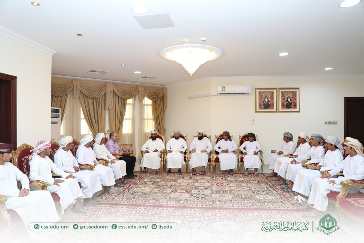 استقبل المركز عددًا من طلبة الصف الثاني عشر بمدرسة الشيخ حمد بن عبد الله السالمي بمحافظة شمال الشرقية، حيث تعرفوا على #كلية_العلوم_الشرعية وتخصصاتها العلمية، وخدماتها، وشروط الالتحاق بها.
