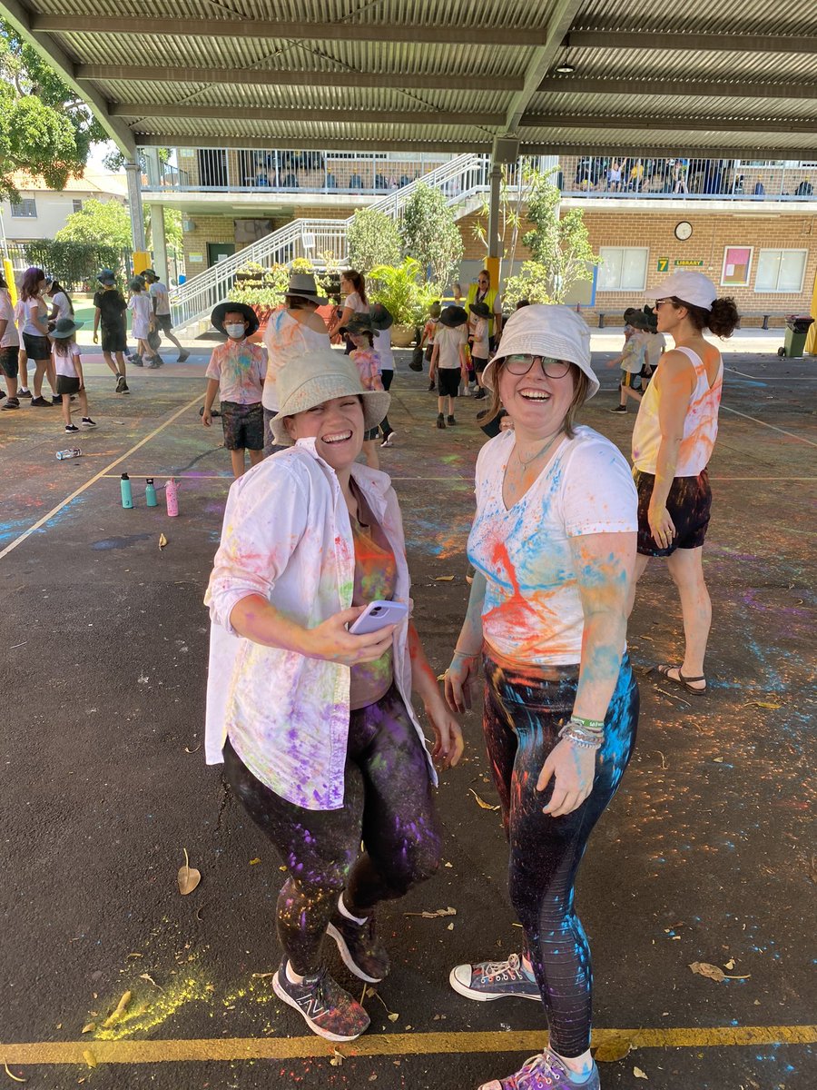 KENSINGTONPS's tweet photo. Colour walk ready #celebrationday @KENSINGTONPS #lovewhereyoulearn
#onlyonedaytogo https://t.co/jNsVJI6U6c
