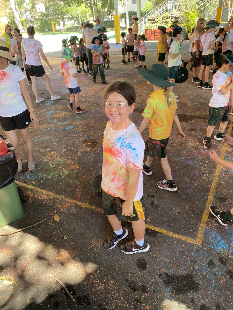 KENSINGTONPS's tweet photo. Colour walk ready #celebrationday @KENSINGTONPS #lovewhereyoulearn
#onlyonedaytogo https://t.co/jNsVJI6U6c
