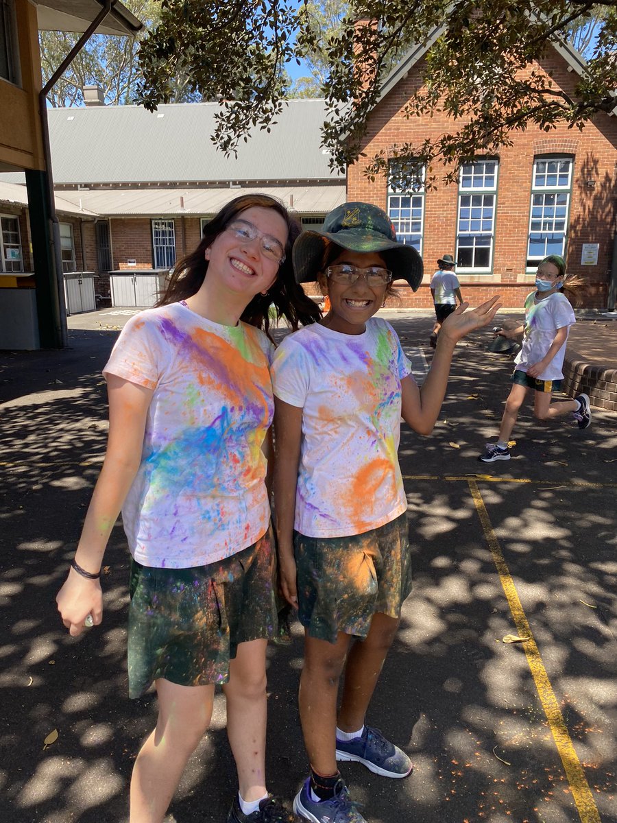 KENSINGTONPS's tweet photo. Colour walk ready #celebrationday @KENSINGTONPS #lovewhereyoulearn
#onlyonedaytogo https://t.co/jNsVJI6U6c