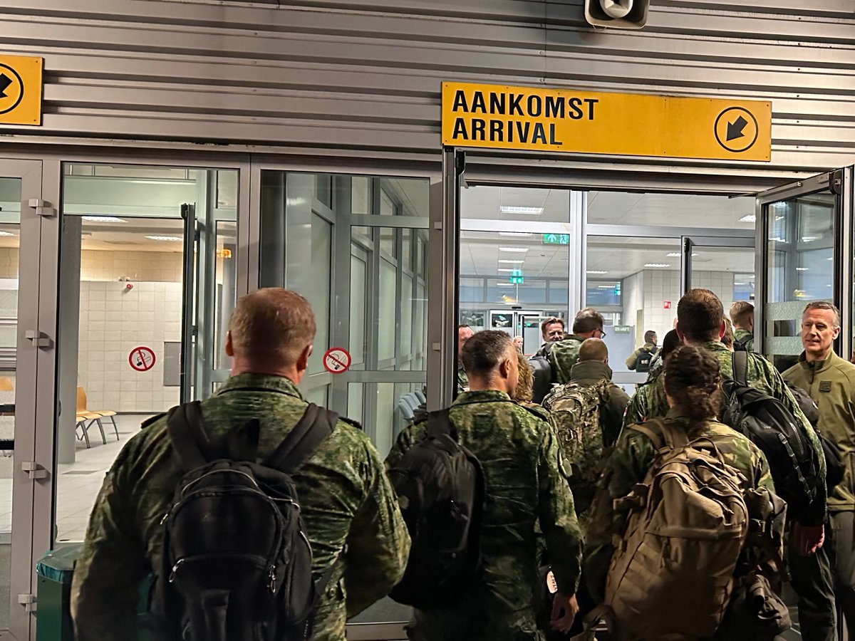 VlbEindhoven's tweet photo. Begonnen met repatriëringsvluchten
@A330_MMU Meer dan 800 Nederlanders keerden terug. Vervolgens stonden we gereed op Cyprus, voor het geval de situatie in het Midden-Oosten verder verslechterde. Afgelopen dagen keerden ons personeel &amp; C-130 veilig terug 👉https://t.co/ZDuAuEady9 https://t.co/9NS3k49nTX