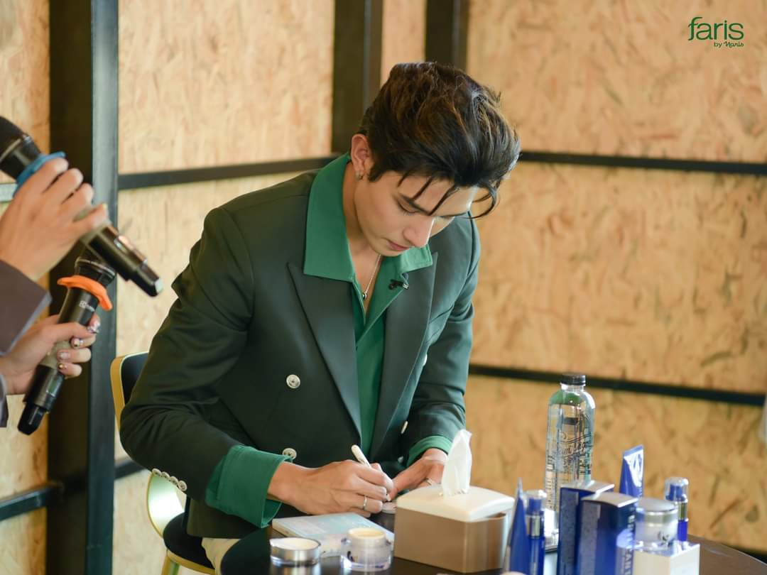 NetOfficialTH's tweet photo. Facebook update : Faris By Naris (2/2) ✨️
🗓️ 14.12.2023
🔗 https://t.co/fYNCVnbr21
แอดต้องขอขอบคุณแฟนๆที่ให้การตอบรับที่ดีมากๆ
หากทีมงานผิดพลาดตรงไหน ต้องขออภัยไว้ ณ ทีนี้ด้วยนะคะ 💚✨
#FARISxNET
#BlinkBrightwithNet
@netsiraphop #netsiraphop https://t.co/nCgaQLrBtg
