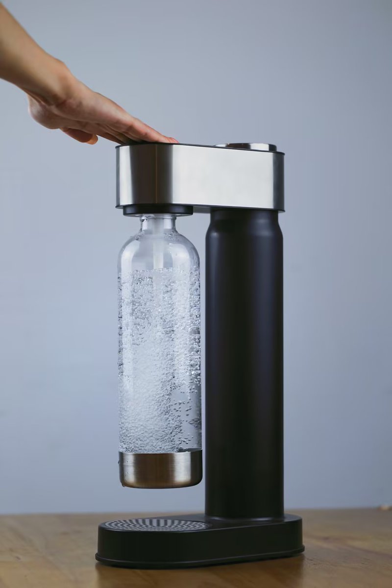 PhilipW22555990's tweet image. With just a touch of a button, it will automatically spring back to release pressure, enjoy fresh soda water or flavored fizzy drinks.#sodamachine #carbonation #refreshingdrinks #bubblesgalore