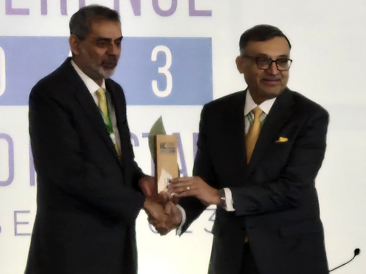 niclpak's tweet photo. CEO NICL, Mr. Khalid Hamid is receiving a Momento from Chairman SECP, Mr. Akif Saeed in IIC 2023 , Karachi. https://t.co/jmyf9XcGSZ