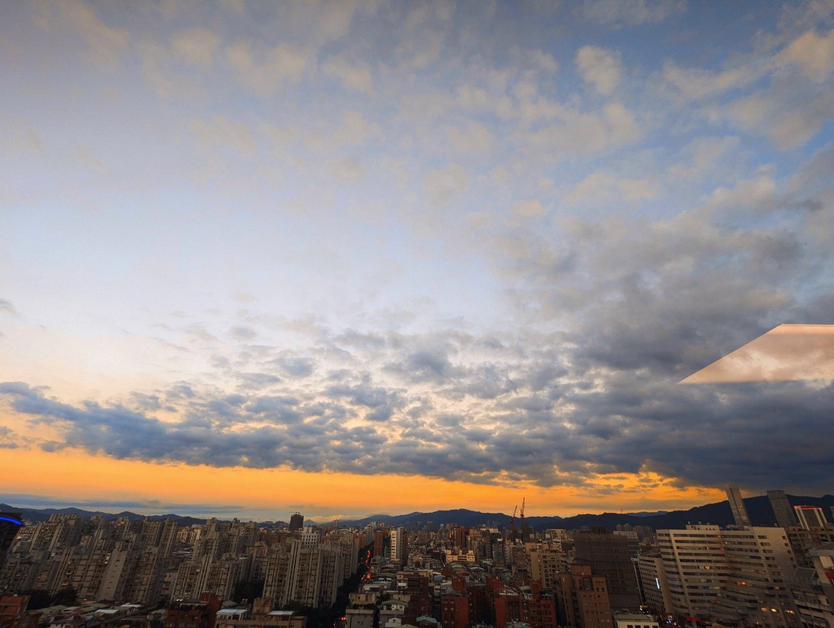 Alan_Taipei's tweet photo. Daily Office View 14 Dec. 2023
Sunset https://t.co/m0XhxMF6am