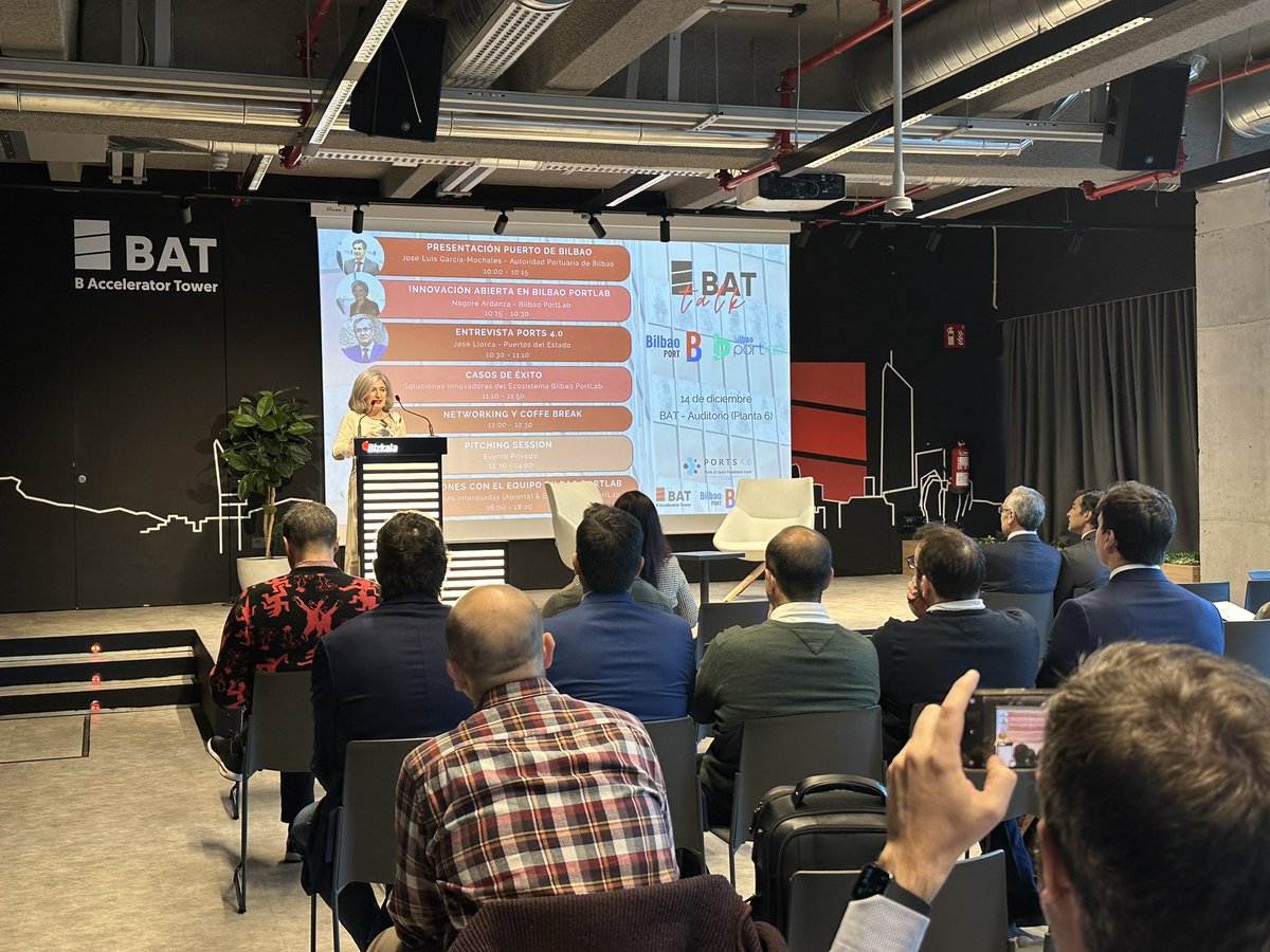 BAT_Tower's tweet photo. Comenzamos #BATalk escuchando a la coordinadora de #BilbaoPortLab, Nagore Ardanza y a José Luis García-Mochales de @bilbaoport.

🗣️“En BilbaoPort Lab, queremos un puerto más inteligente, ágil y sostenible”.

🗣️“Estamos en constante evolución. Apostamos por la innovación abierta”. https://t.co/KRP9OV2tc4