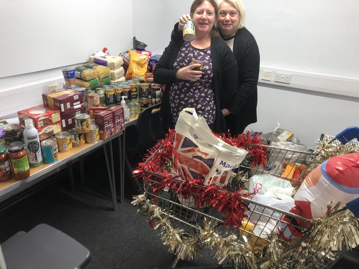 RegentsParkCC's tweet photo. Santa’s Little Helpers organising hampers for families who would appreciate a little help this Christmas. https://t.co/WhHufd1qOv