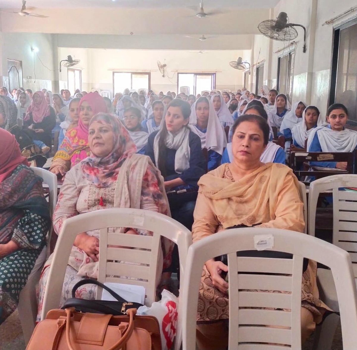 Diving into the ocean of words at the #Bait #Bazi #Competition, where the ink of known #poets meets the canvas of SMB Fatima Jinnah School. A symphony of verses, a dance of metaphors, as students explore the vast tapestry of #Urdu literature, guided by the maestros of poetry.