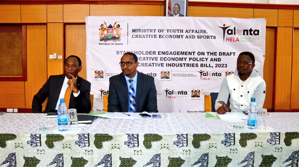 TheMCSK's tweet photo. Our CEO Dr. @EzekielMutua joins CS @AbabuNamwamba, @moyasa_ke; PS @IsmailMaalim19, @SDY_Ke & other senior government officials for the Stakeholders Engagement on the Draft Creative Economy Policy & the Creative Industries Bill, 2023 at the @KSGKenya
#MCSKat40
#talantaHela https://t.co/xaJi1LjSjh