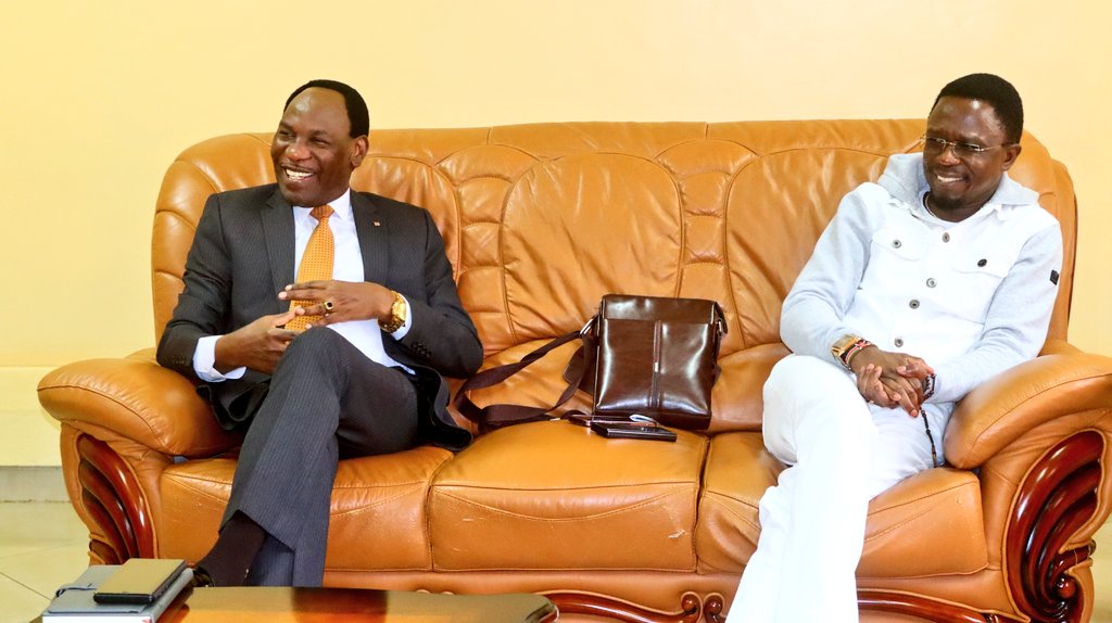 TheMCSK's tweet photo. Our CEO Dr. @EzekielMutua joins CS @AbabuNamwamba, @moyasa_ke; PS @IsmailMaalim19, @SDY_Ke & other senior government officials for the Stakeholders Engagement on the Draft Creative Economy Policy & the Creative Industries Bill, 2023 at the @KSGKenya
#MCSKat40
#talantaHela https://t.co/xaJi1LjSjh