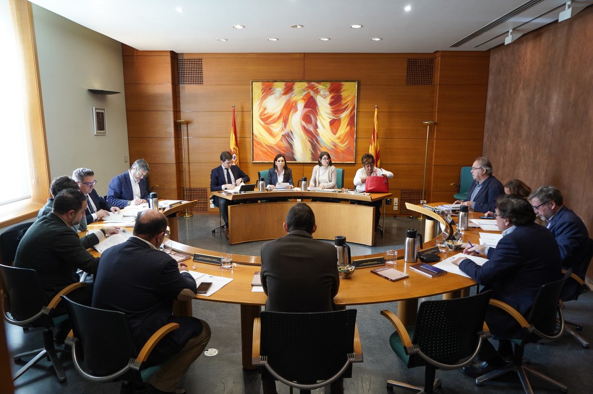 👥La Mesa y la Junta de Portavoces han convocado para el 22 de diciembre el último #PlenoAragón de este año, en el que se debatirá y votará el proyecto de ley de Presupuestos de la Comunidad para 2024. 🔗cortesaragon.es/Nota-de-prensa…