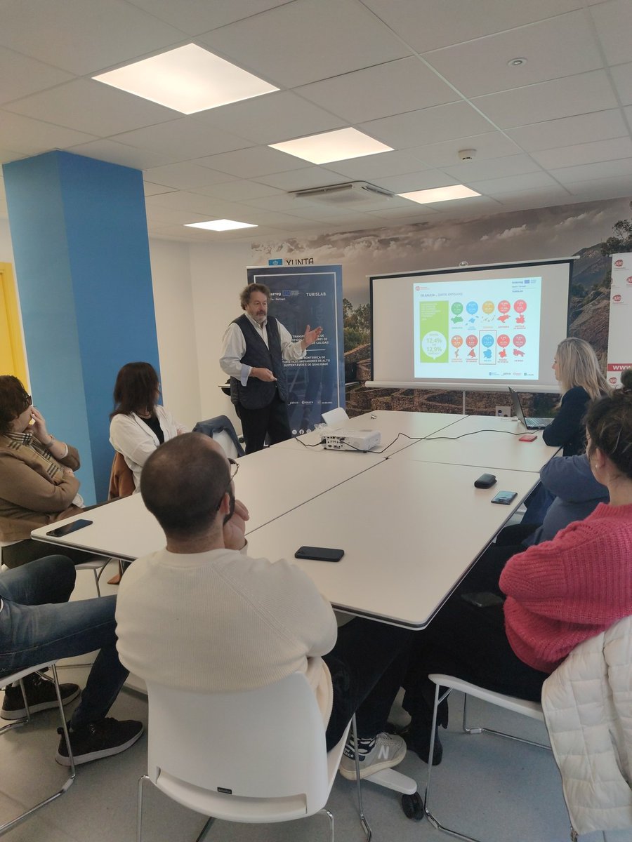 Hoy estamos con <a href="/AjePontevedra/">AJE Pontevedra</a> presentado el INTERREG-POCTEP TURISLAB #TURISMO #STARTUPS