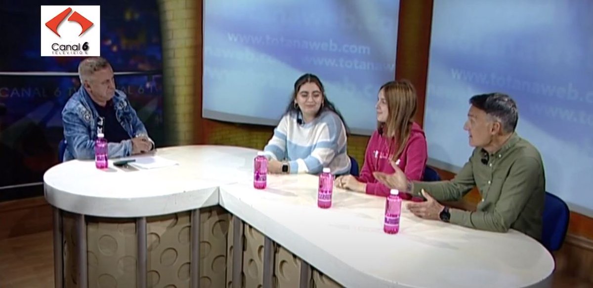 IES_Juan_Cierva's tweet photo. Entrevista Alicia Murcia, Sara Martínez y Jesús Martínez IES Juan de la Cierva
https://t.co/Jbaq9P2OCo https://t.co/dyz0BSp63T