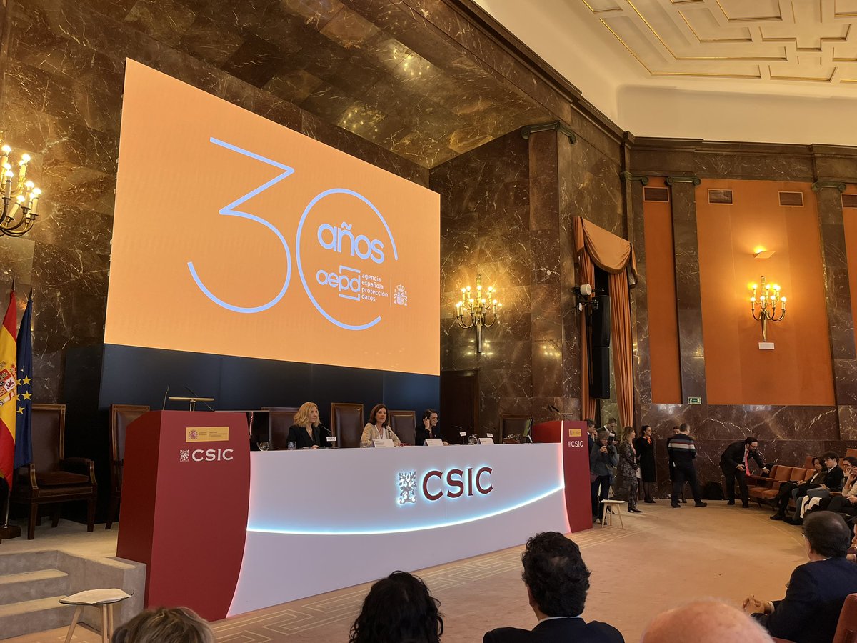 Celebramos los 30 años de la Agencia Española de Protección de Datos y esto me retrotrae a cuando hace 30 años conseguimos un contrato desde nuestra empresa para automatizar el proceso de la primera recogida de datos de responsables de ficheros que se presentaban en disquetes 💾