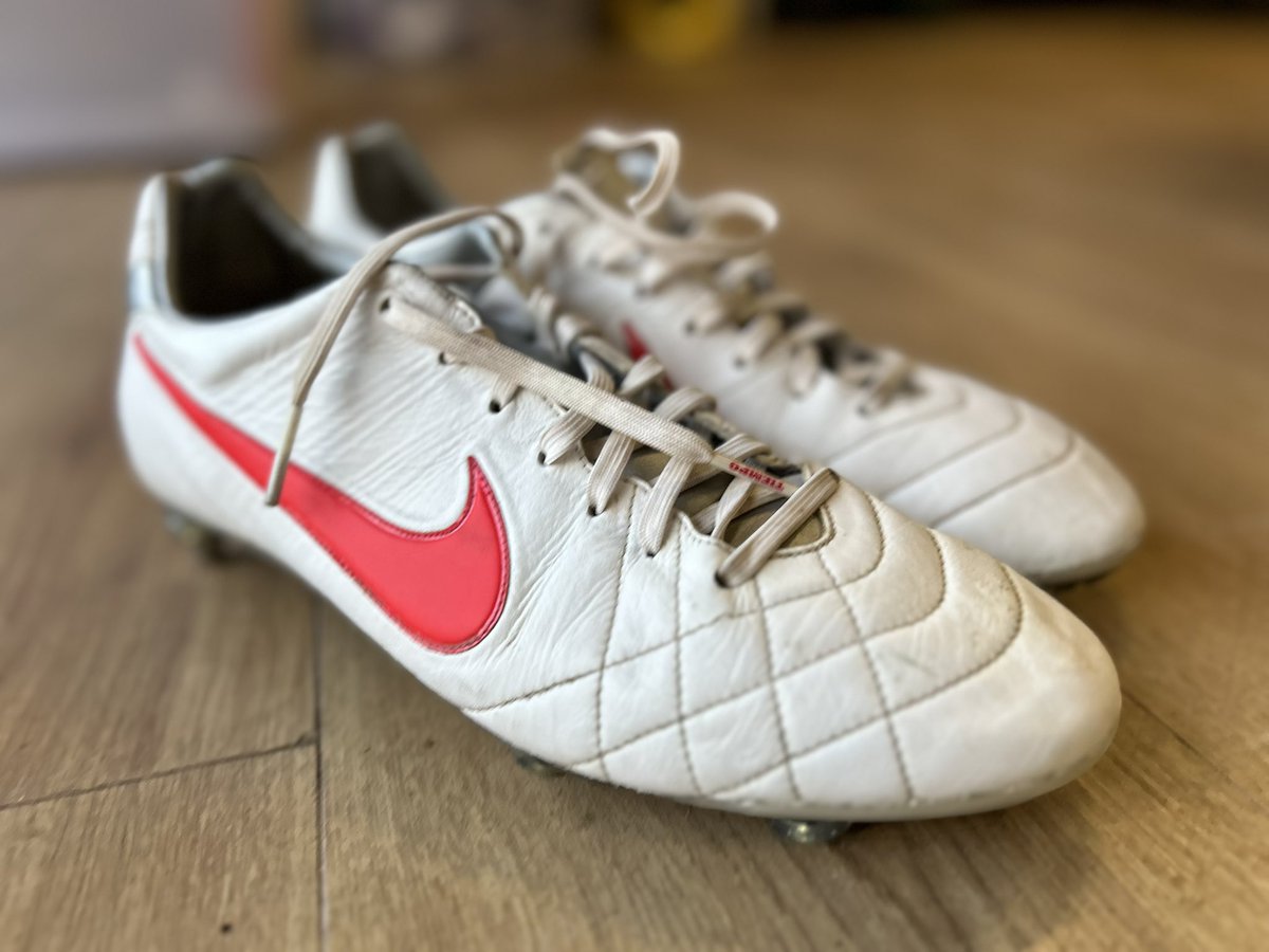 JonWalters19's tweet image. Last two pairs to win will go today.

RETWEET to win 
Let’s also use it to raise some awareness for @SFoodbanks who are going to be helping so many families around Christmas 💙❤️