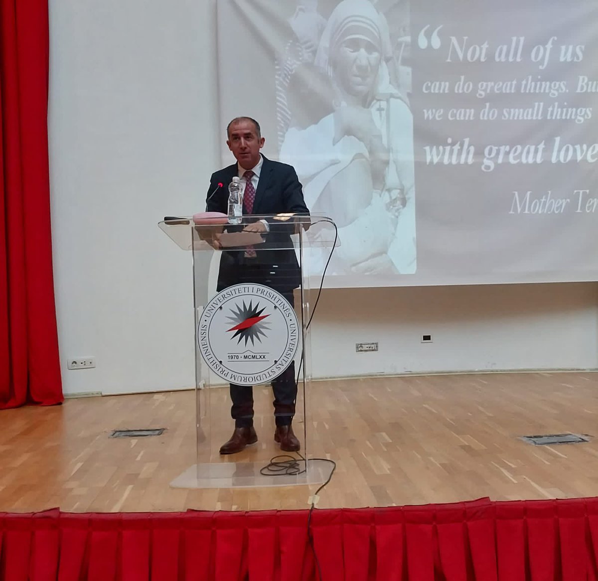 Rektorati's tweet photo. 🌍 9th International Conference on "Climate Change Worsens Allergies" by UP and AKIAA/KIAAA. Rector @qerimq thanks organizers for this vital medical platform. Excited to host for Kosovo's society and health. 👨⚕️🏥 #UPConference #ClimateChange #AllergyResearch https://t.co/hfFv02G1O7