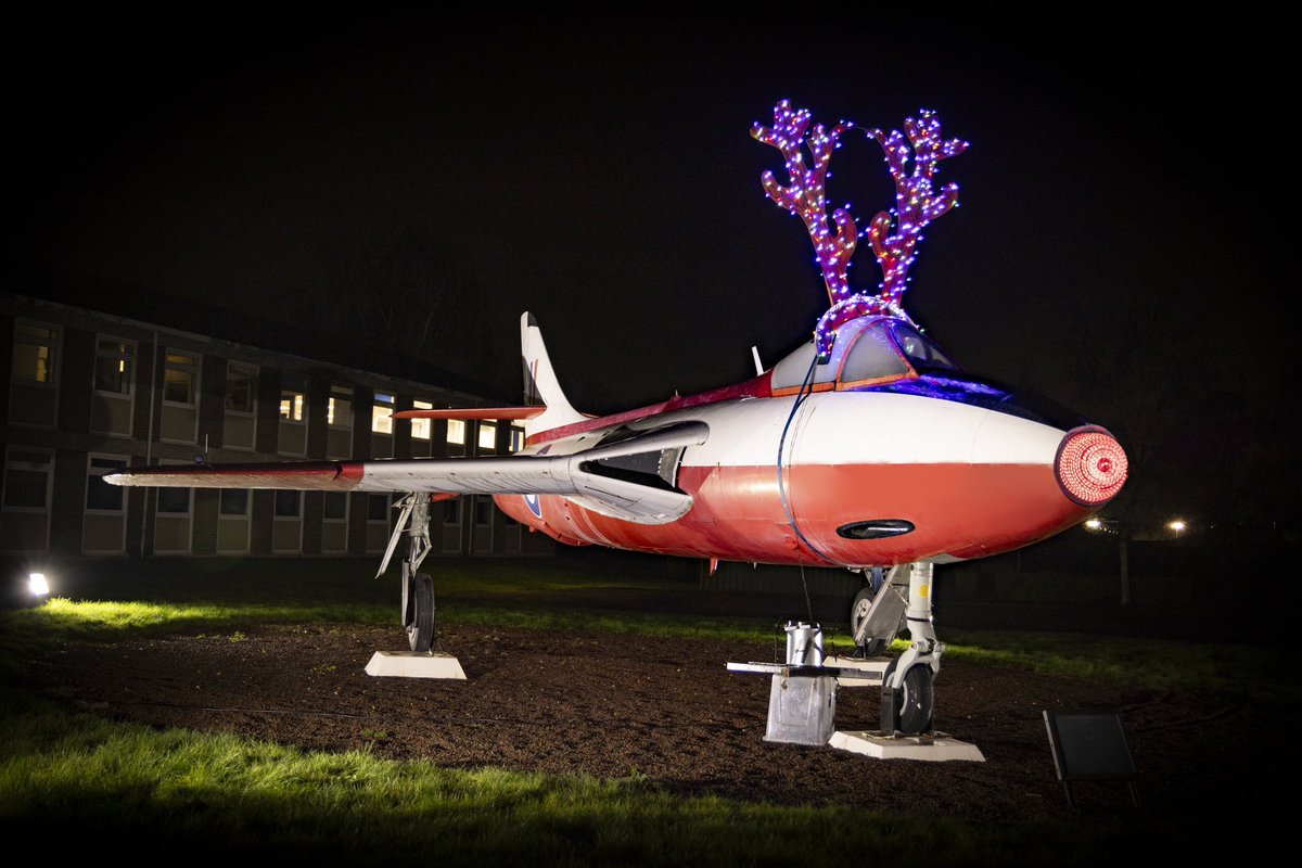 It’s beginning to look a lot like Christmas! RAF Halton’s Hunter aircraft had its annual christmas transformation last night!✨🫎