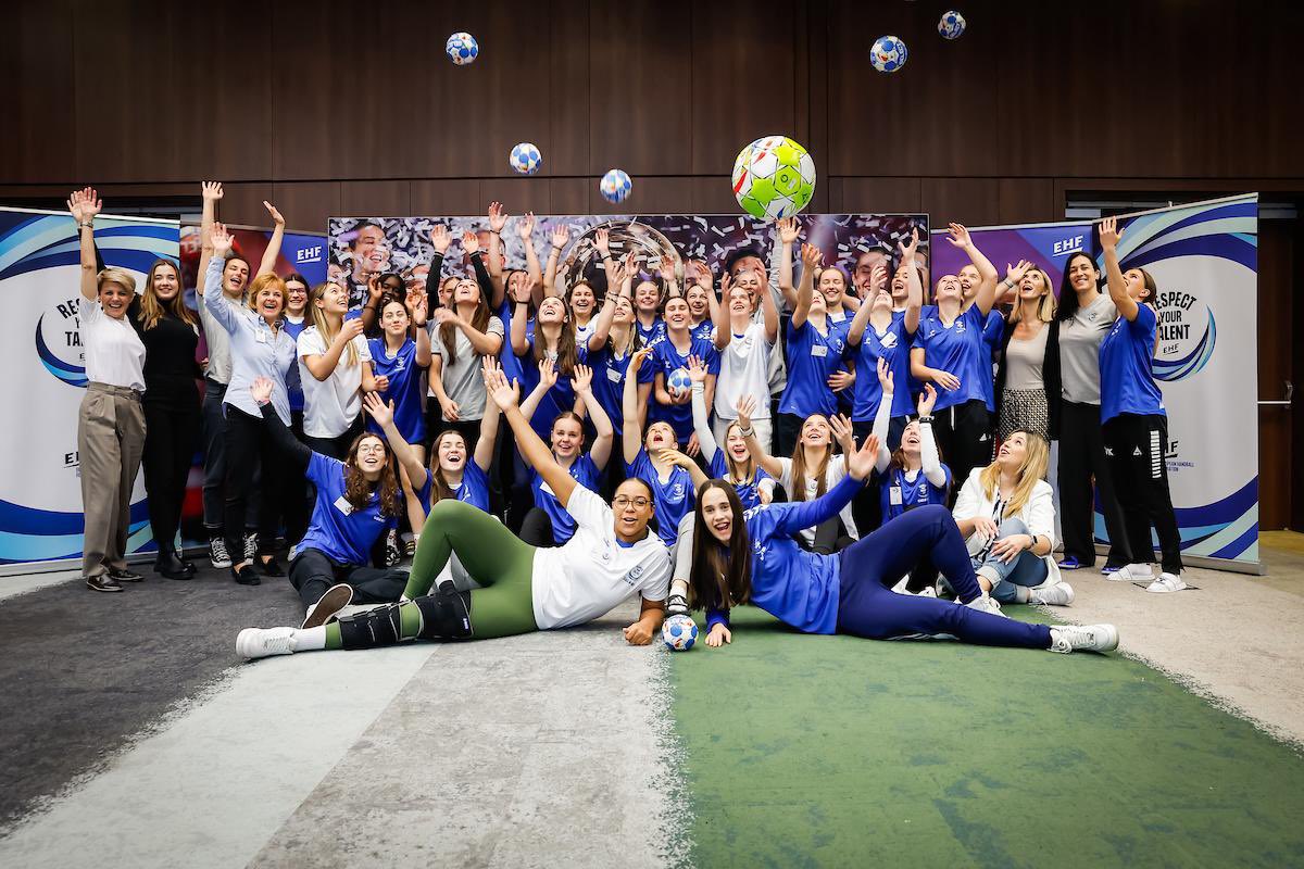 BMMontequinto's tweet photo. 📢 | Éxito total del #respectyourtalent Camp 2023 de la EHF. Marta Regordán ha vivido esta experiencia junto a 30 jóvenes talentos de 21 países, con embajadores como Andrea Lekić y Carmen Martín @caramela_88 compartiendo experiencias🤩.

📷 @kolektiffimages https://t.co/eWaU0qPhXA