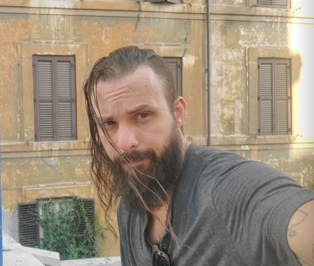 F__kalot's tweet photo. Walking around Rome wondering why 90% of the statues look like me ....... https://t.co/hZ8roRQMi5