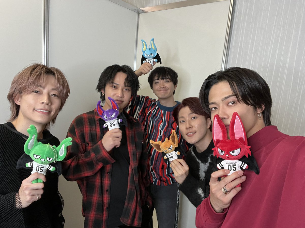comyamato0515's tweet photo. 改めてYTFFありがとうございました🎉
みんなのおかげでコムドットステージのYouTube生配信の同接が7.4万人で、この日の最高視聴率を記録しました
2023年の締めにふさわしい思い出作りができました
「来年は5人の曲を作る」と宣言したので必ず有言実行します！楽しみに待っていてください❤️‍🔥

#YTFF https://t.co/kSSkgyAmSu