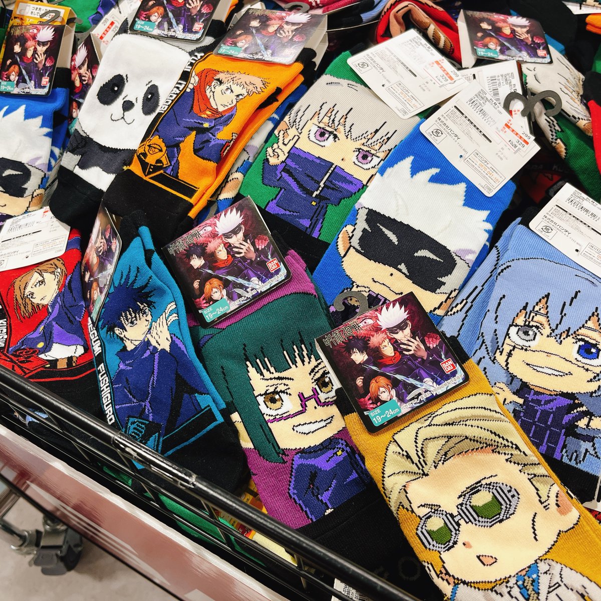 みんなの靴下売ってたwww
パンダちょっといいな…
買いたいキャラのありますか？？

#呪術廻戦