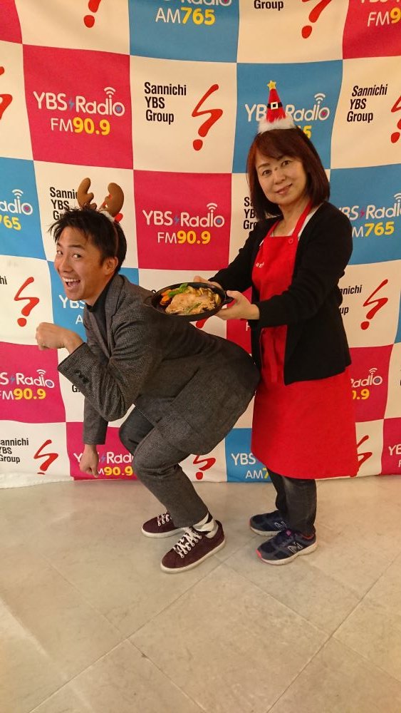 ybs_MuTrek's tweet photo. #ハシヅメシ🥢

#クリスマス にピッタリ😋
🐓グリルチキン🍗

詳しいレシピはホームページで
💻https://t.co/LIVMX3dqFh
感想は⇒✉hassy@ybs.jp
抽選で番組オリジナルカトラリーセットをプレゼント🍴

ハッシー #橋爪勇樹(@84ta_yu)
掬ちゃん先生 #大久保掬恵(@okubo1968)
#YBSラジオ #山梨放送 https://t.co/yB33sdnG7q