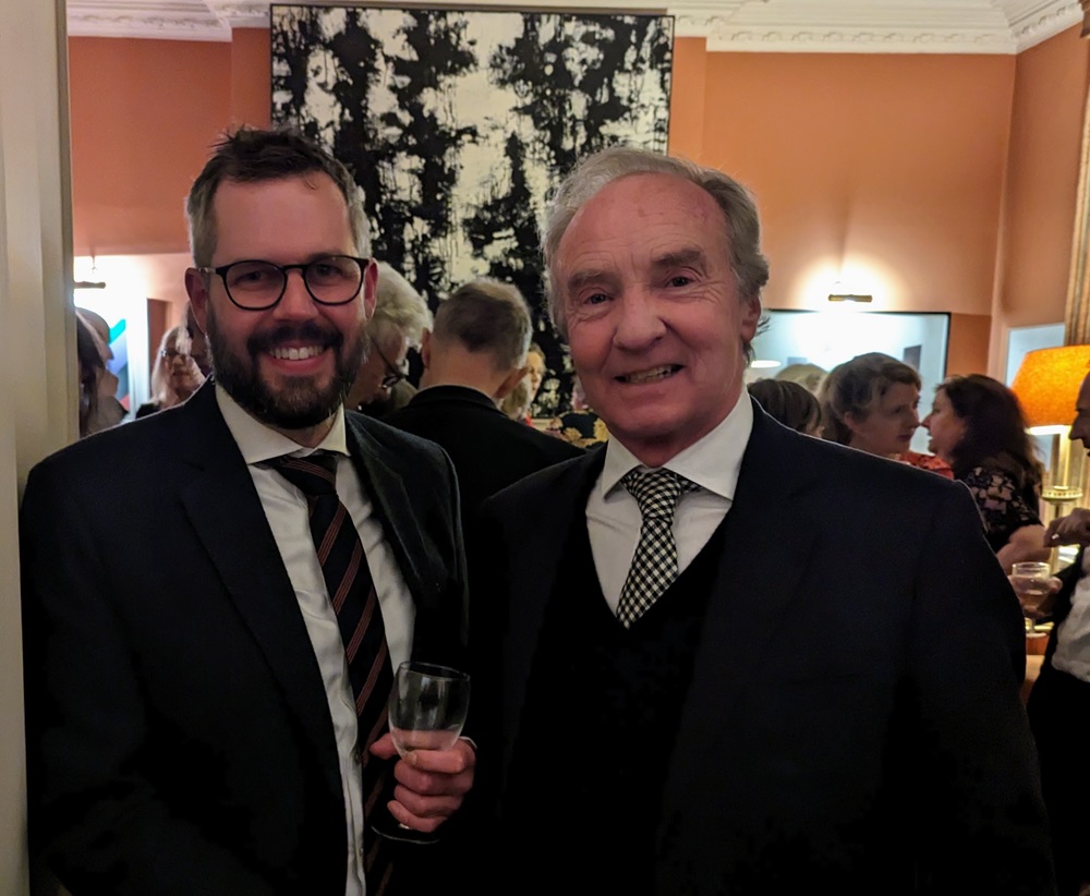Many congratulations to @andrewkenrick (left, with prize sponsor Richard, Duke of Buccleuch), winner of the Tony Lothian Prize for the best proposal for a first biography, for Juba - From Roman Slave to African King. thebiographersclub.com/the-tony-lothi…