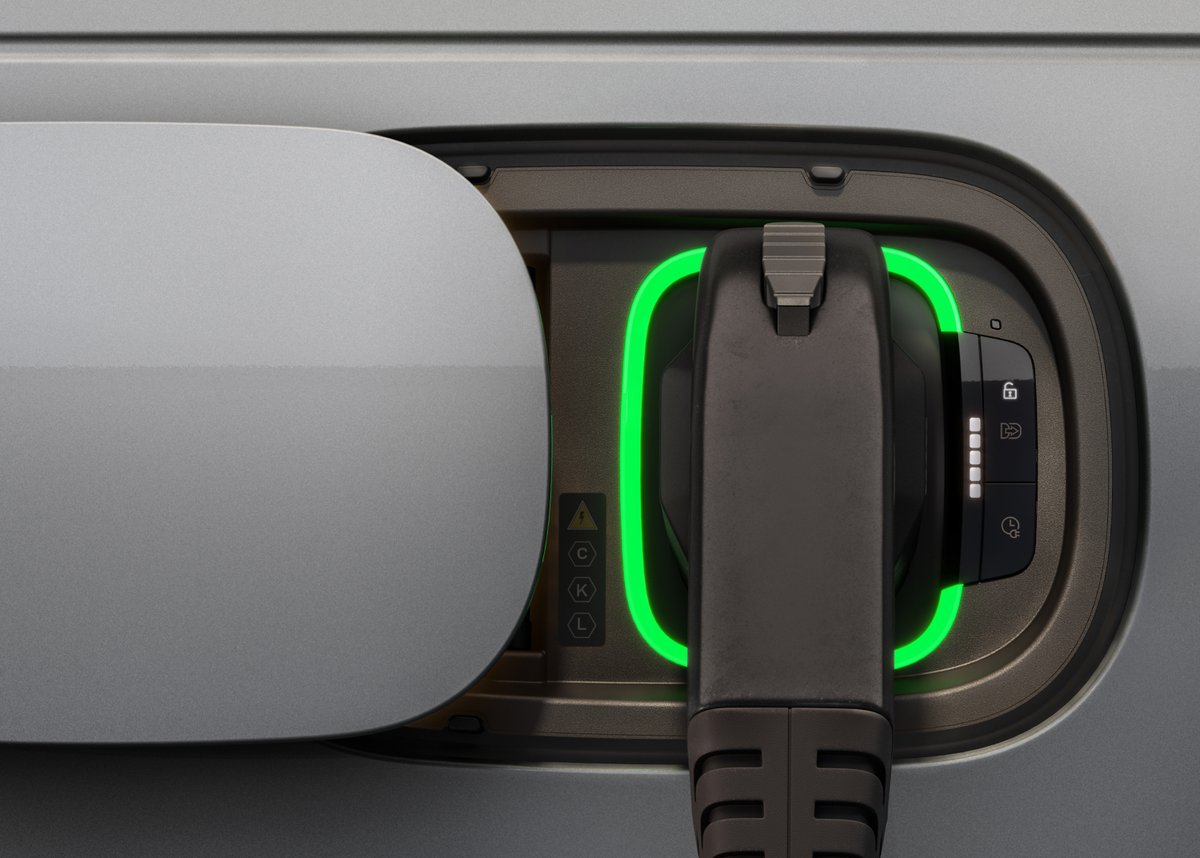 group1autouk's tweet image. The first glimpse of the New #RangeRoverElectric 👀

Range Rover Electric will deliver performance comparable to a flagship #RangeRover V8.

Are you excited for the reveal of the all-electric #LuxurySUV?