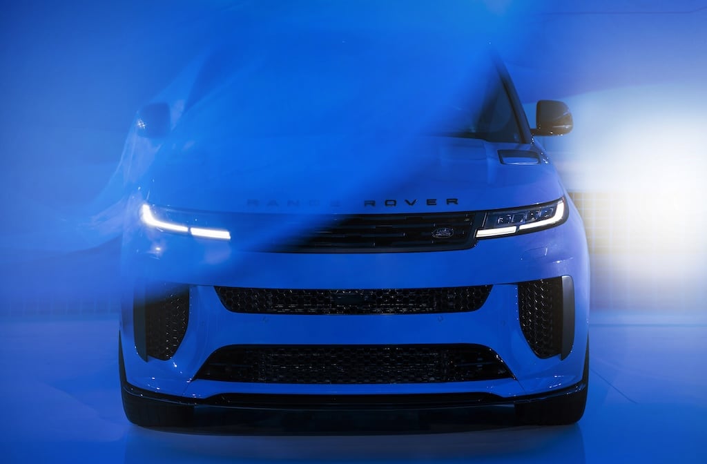 coolsten's tweet image. Range Rover Sport SV Edition One Miami – Luxus und Leistung

Der Range Rover Sport SV Edition One Miami vereint die geballte Kompetenz und Präzision, für die der britische Nobelhersteller berühmt ist.

coolsten.de/range-rover-sp…

#rangerover #OneMiami #SUV #editiononemiami #SportSV