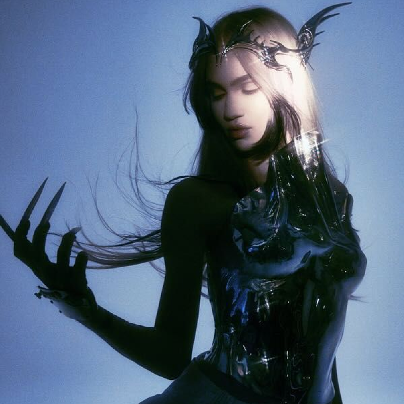 XTENDEDiDENTiTY's tweet photo. Elf @grimes in @xidentity_lab Wind Crown for @palladiummagazine

Photos by @brianziff
 Assisted by @max_flick
Styled by @turnerturner
Nails by @sojinails, Corset @amplituda_design
Makeup by @mugopus , Hair by @dennisgots
Location by @wvrkstudio
3D by @ethanchancer