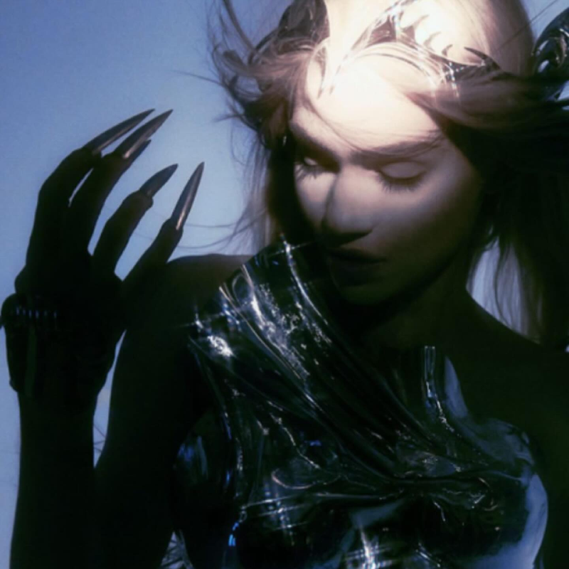 XTENDEDiDENTiTY's tweet photo. Elf @grimes in @xidentity_lab Wind Crown for @palladiummagazine

Photos by @brianziff
 Assisted by @max_flick
Styled by @turnerturner
Nails by @sojinails, Corset @amplituda_design
Makeup by @mugopus , Hair by @dennisgots
Location by @wvrkstudio
3D by @ethanchancer