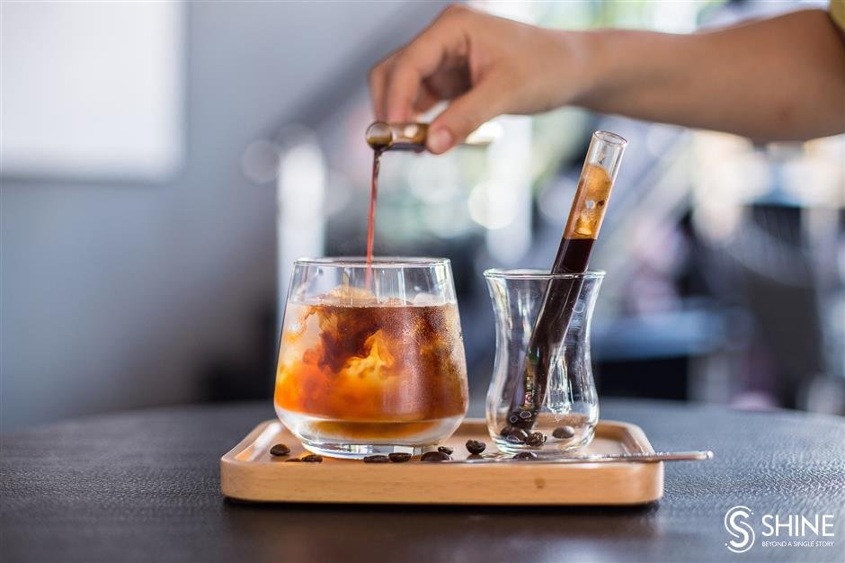 shanghaidaily's tweet photo. The Youqu Youth Community is organizing an exciting event about #coffee, to cover the origin of coffee #beans, showcase different varieties of coffee, and teach #coffeemaking and #latte art. The event is limited to 6-12 participants, ensuring a personal experience where individuals can taste their own results. https://t.co/jxlMqJCwMP