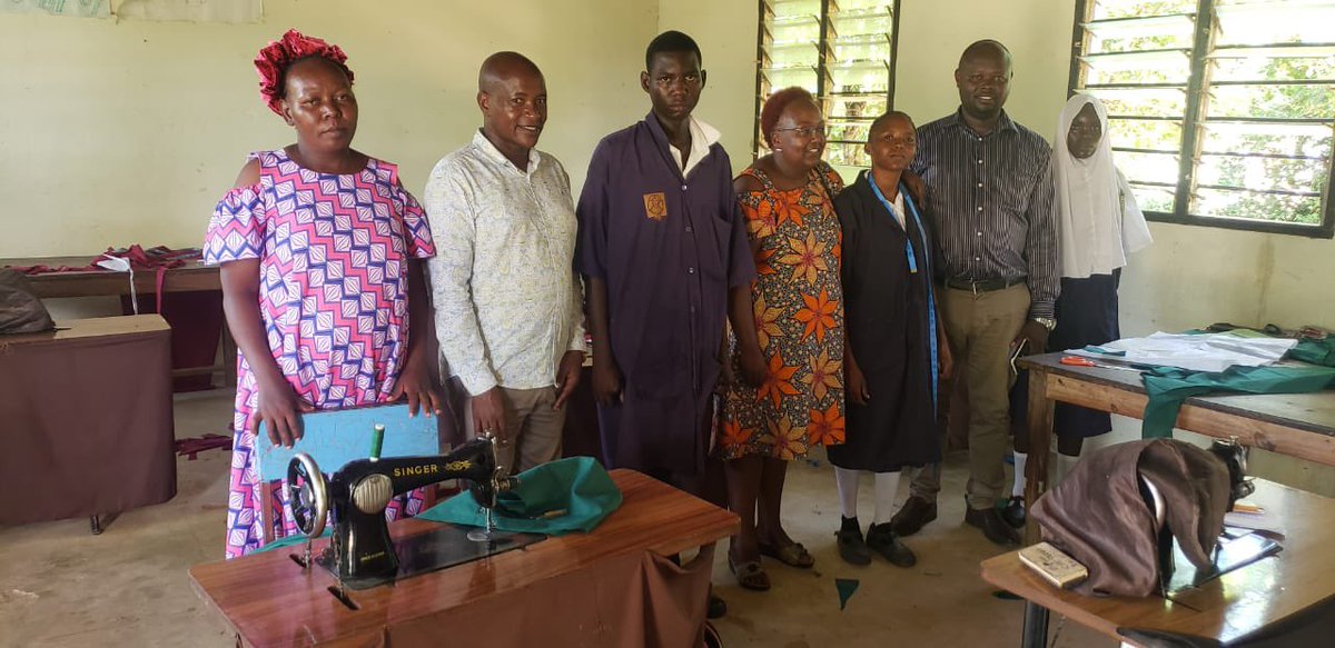 nita_kenya's tweet photo. Board Director Dr.Owen Mwaniki overseeing #GovernmentTradeTest at
Mwambayanyundo youth polytechnic In South Coast.
#NITAenablingBETA
#Skillsdevelopment https://t.co/rdzZcaehEe