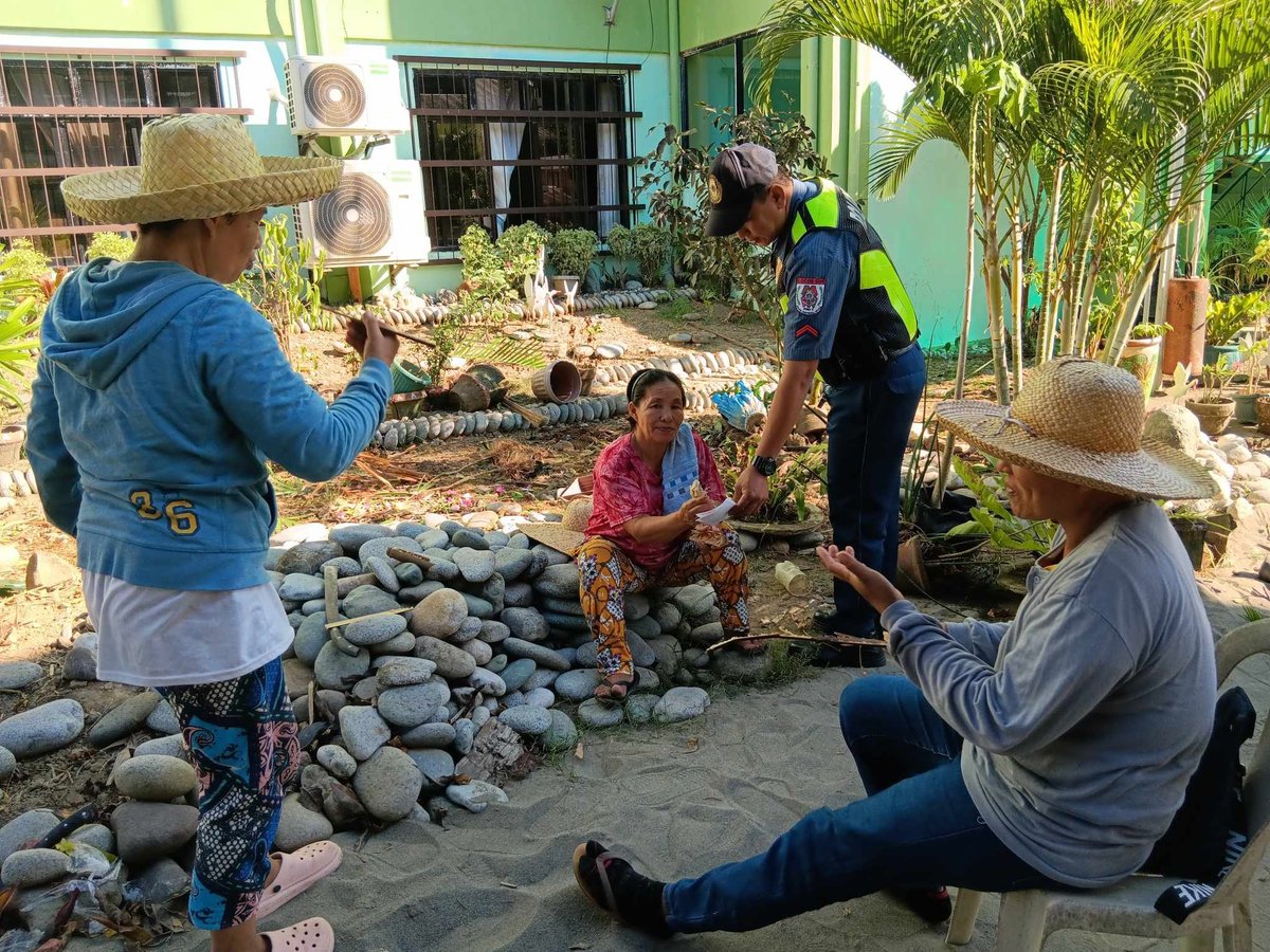 December 14, 2023- Personnel of Sugpon MPS conducted dialogue and distributed flyers to the barangay based advocacy groups regarding crime prevention tips,campaign against terrorism and health tips.