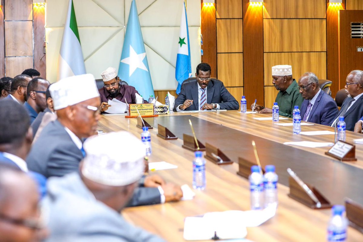 Kismaayo; 14-12-2023; Madaxweynaha Dowladda Galmudug iyo Madaxweynaha  Jubbaland ayaa si wadajir ah u goddoomiyay shirka wadajirka ah ee Golaha Wasiirrada Jubaland iyo Galmudug