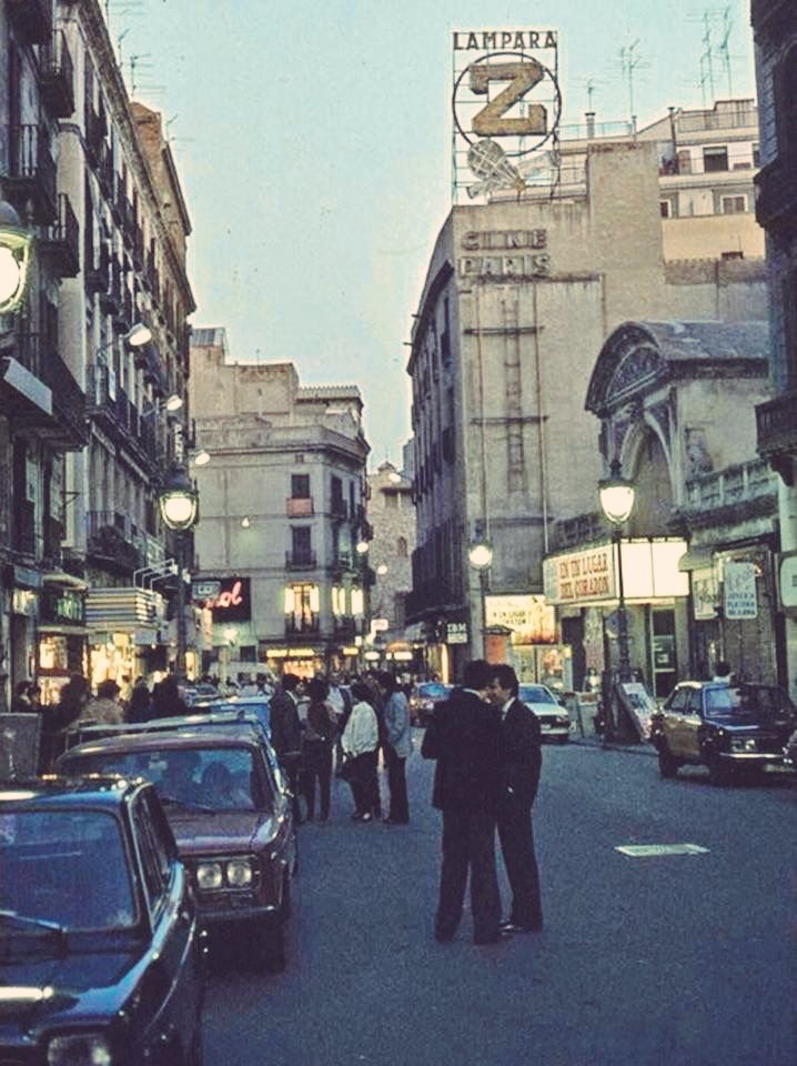 JoseLuisSTAP's tweet photo. #TalDiaComAvui 14 de desembre de 1973, #Barcelona crea la 1a #Superilla a Portal de l'Àngel.
500 comerciants s'oposen a que els clients no puguin arribar en cotxe a la botiga.
Una enquesta d'un gran magatzem afectat mostra el #veïnat àmpliament a #favor de #restringir cotxes https://t.co/Ede83iPGgn