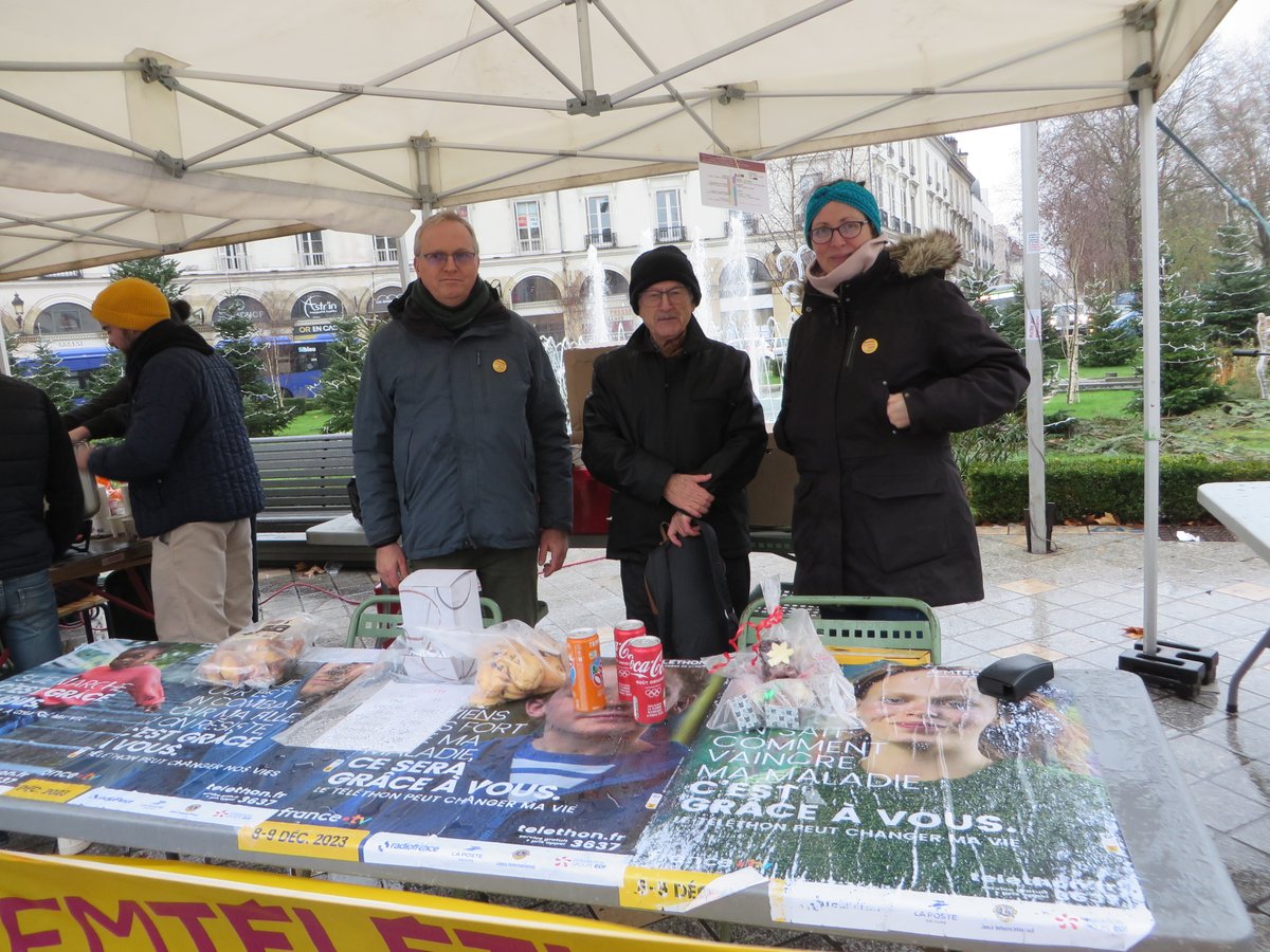 AfmTelethon37's tweet photo. Ce samedi 9 décembre, la Délégation 37 était mobilisée pour le #Téléthon2023 sur son stand, Place Jean Jaurès à Tours. https://t.co/HvSWP7sWy7