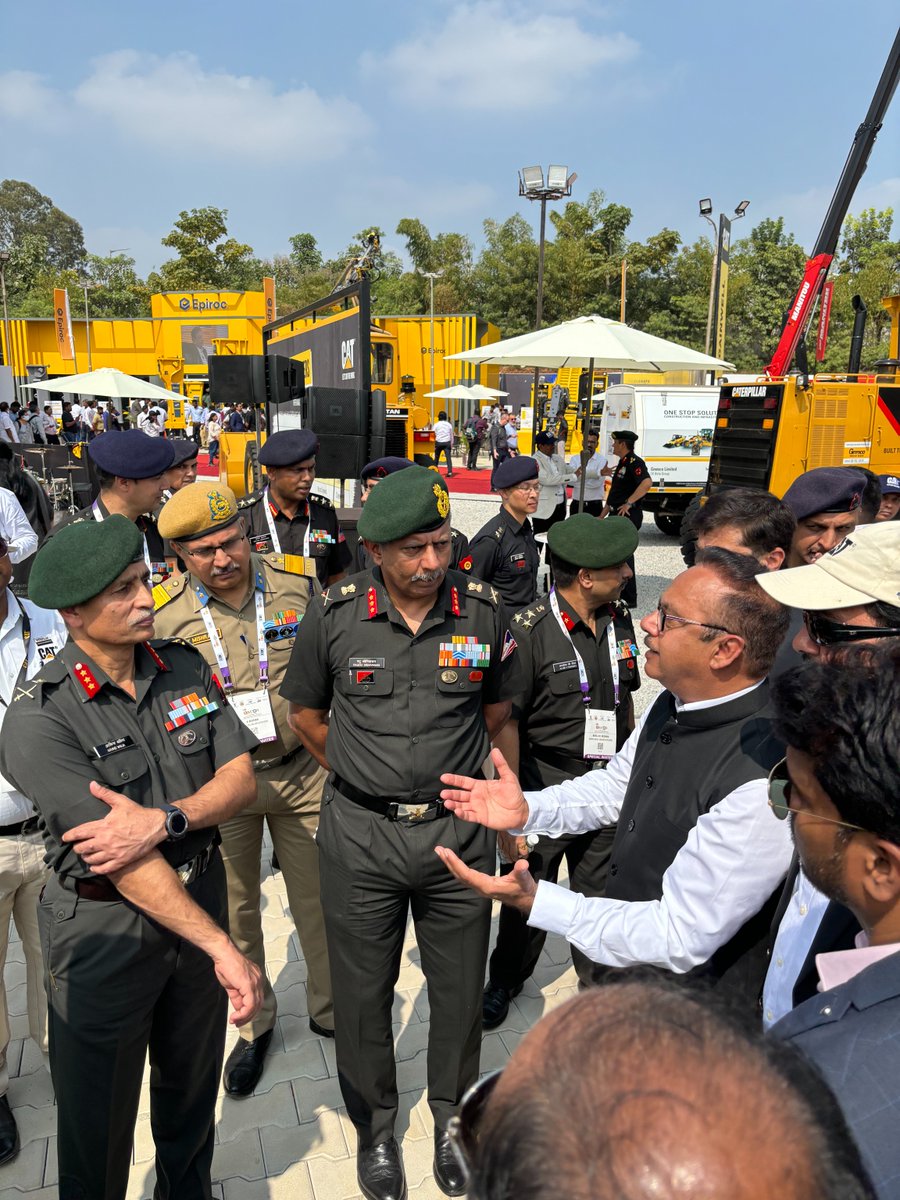 gainwellcat's tweet image. The Caterpillar stall has been buzzing with activity since morning on Day 3 at the EXCON 2023! 

A visit by Lieutenant General Raghu Srinivasan, Director General, BRO, today was an added boost to our morale. 

#Excon2023