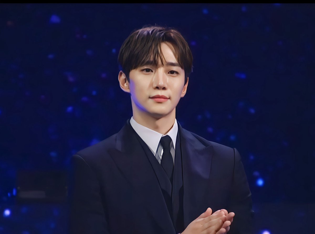 flawlesssdeer's tweet photo. How can a man be this beautiful??
#LEEJUNHO #AsiaArtistAwards2023 #AAAinPH2023 https://t.co/BT3xSoJnTZ