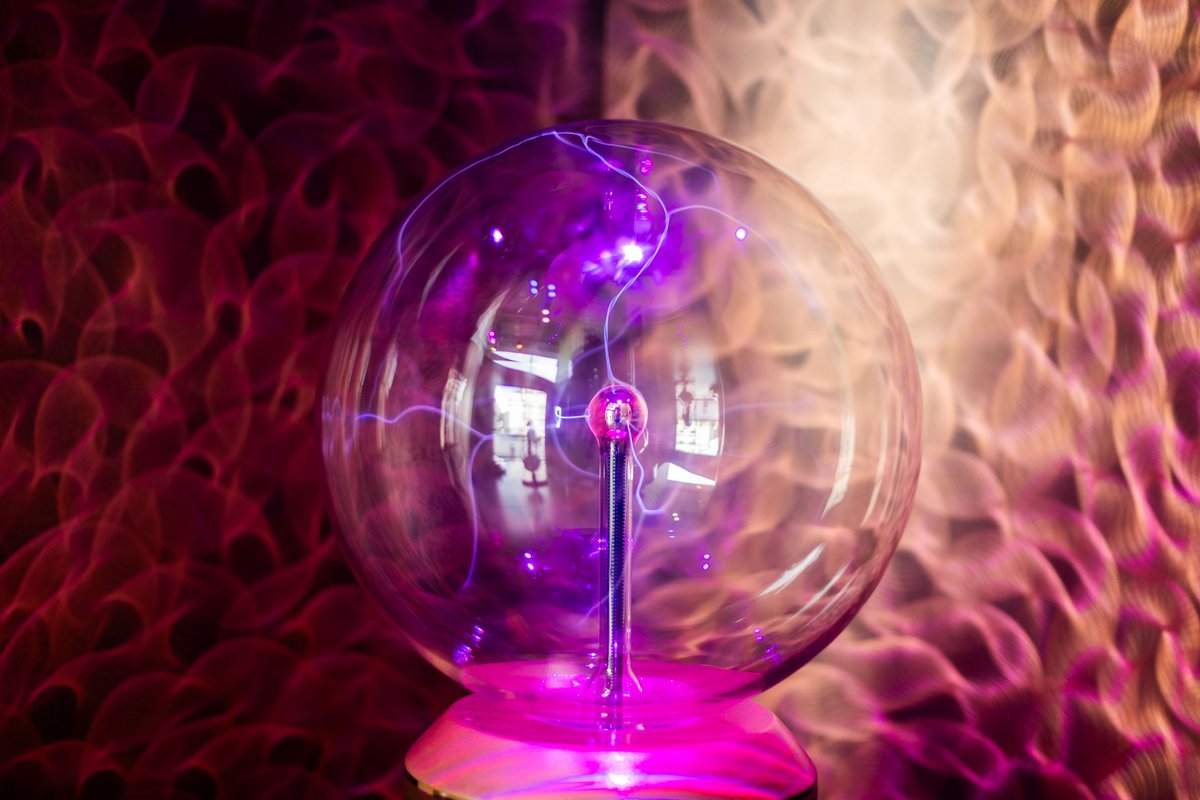 Espace_sciences's tweet photo. [#LaboMerlin] ⚙ Entrez dans le Laboratoire de Merlin et découvrez de multiples phénomènes scientifiques par le jeu !
Un panel de manipulations interactives est à disposition pour tester librement ses connaissances.
➡ https://t.co/kM2Vxb4vQ4

📸 @Laurentgzrd

#jeudiphoto https://t.co/waJor9xjkm