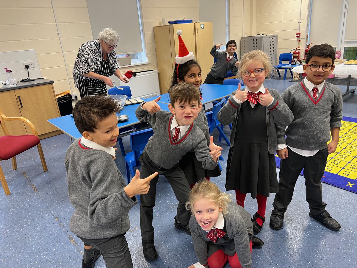 BGS_LowerSch's tweet photo. One of the best inventions to come from the Victorian era ... it has to be ... the Victoria Sponge Cake #BGS_Year2 #BGS_DT #BGS_Collaboration https://t.co/aHsXUhnzHx