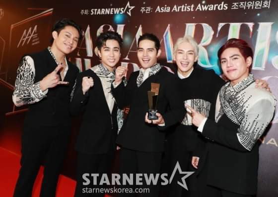 loveyoubujing's tweet photo. truly, there’s a rainbow after the rain. 

you deserve that prestigious award, boys! and yes, you made it, and we will always stay by your side whenever you reach other milestones 🤍🫂

p.s i need n hd copy of this pls 

SB19 SA PH ARENAAA2023
@SB19Official #SB19 
#SB19atAAA2023 https://t.co/OA5JOgYYof
